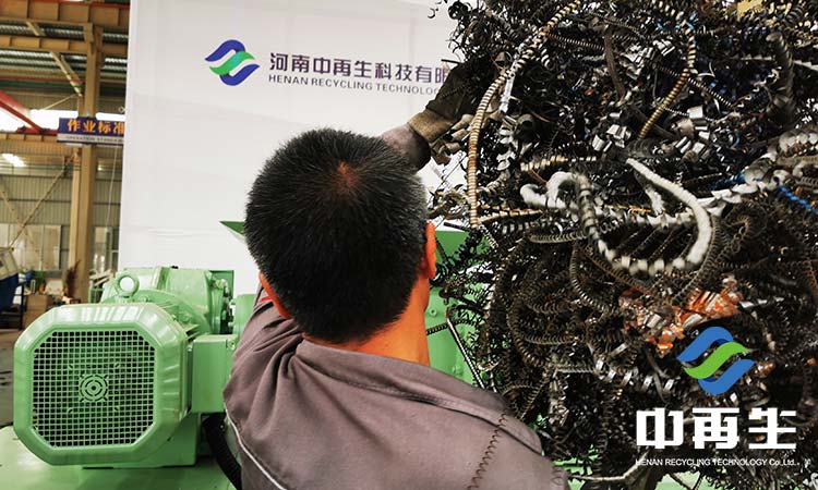 雙軸撕碎機(jī)，推動(dòng)廢舊金屬粉碎發(fā)展